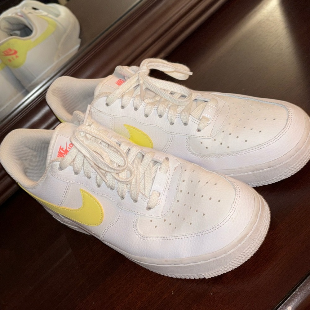 Nike Air Force - White/Bright Mango